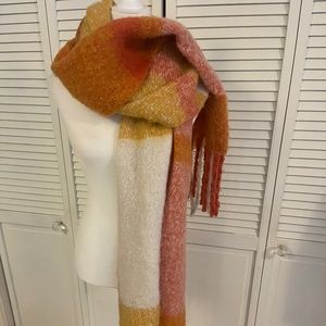 Cozy fringed scarf
